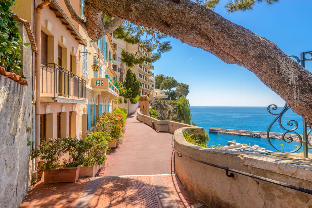 TOUR CMB ROUGE - UNE NOUVELLE ICÔNE MONTANTE À MONACO