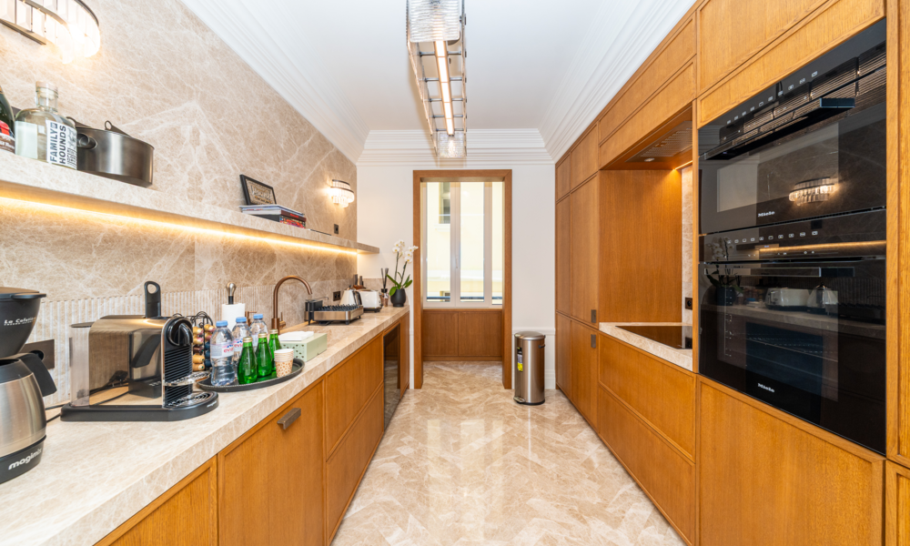 Luxuriously Renovated Apartment With Sea View - 8/14