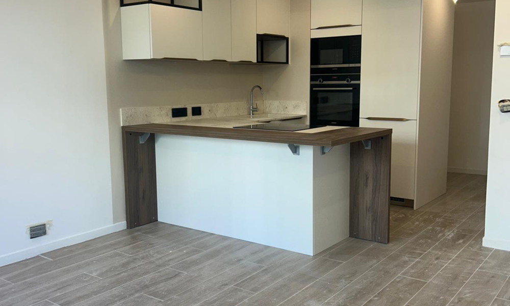 Renovated 2-Room Apartment with Sea & Garden Views - 2/11