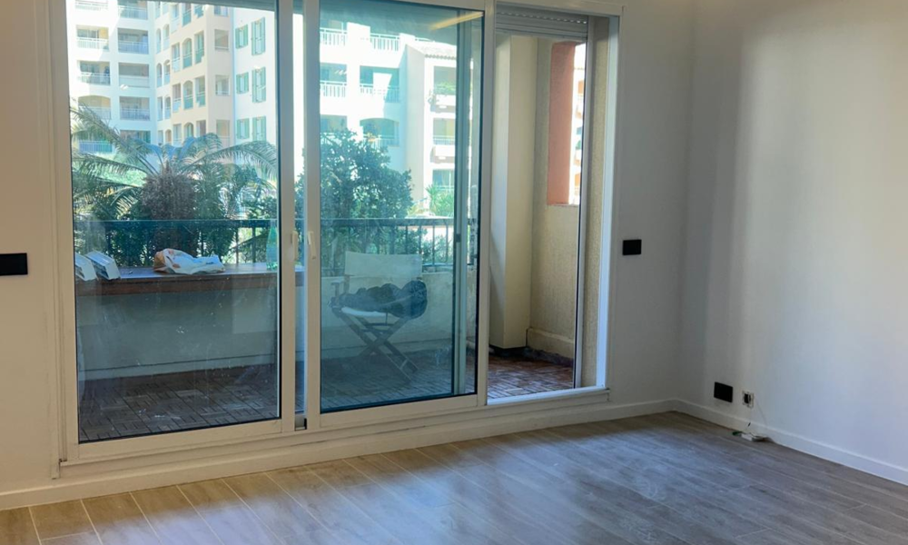 Renovated 2-Room Apartment with Sea & Garden Views - 5/11