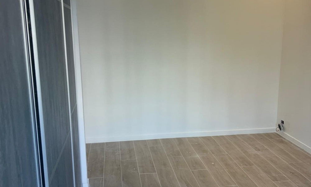 Renovated 2-Room Apartment with Sea & Garden Views - 10/11