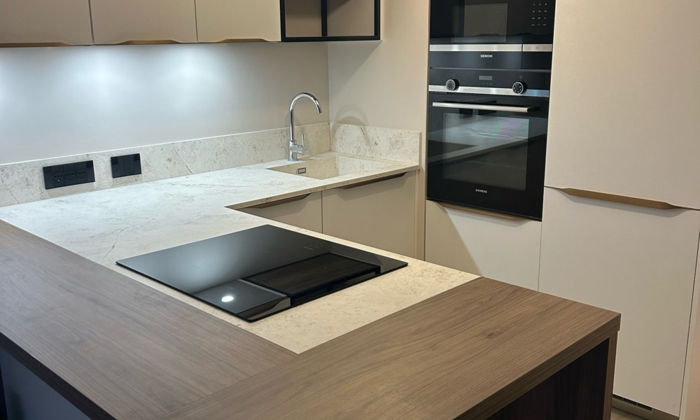Renovated 2-Room Apartment with Sea & Garden Views - 3/11