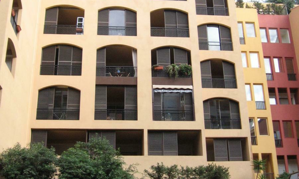 Espace de bureau avec vue sur le jardin dans un cadre paisible - 1/2