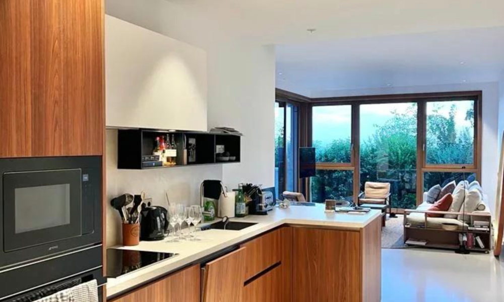 Luxury 2 Bedroom Apartment With Sea View - 10/24