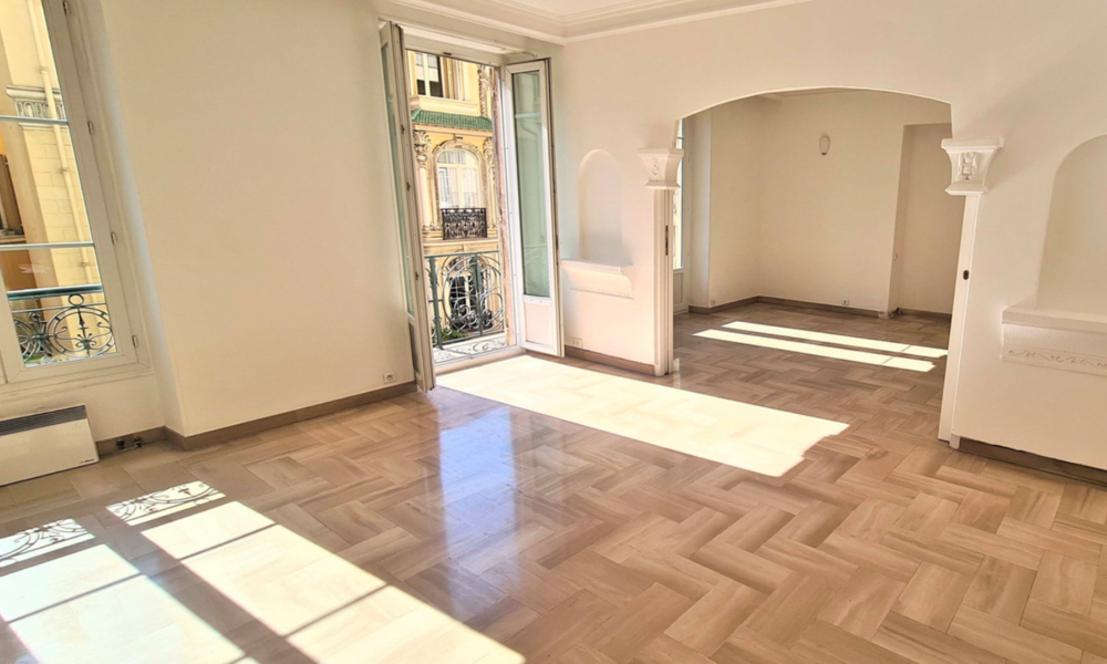 Spacieux Appartement 3 Chambres Dans un Immeuble Bourgeois - 1/6