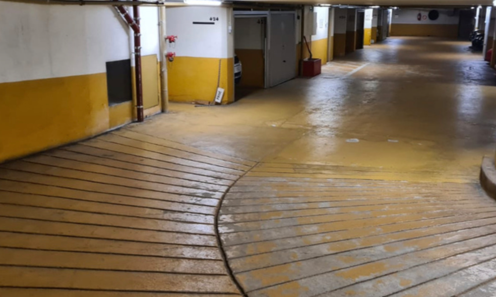 4 Parking Spots In Condamine - 2/8