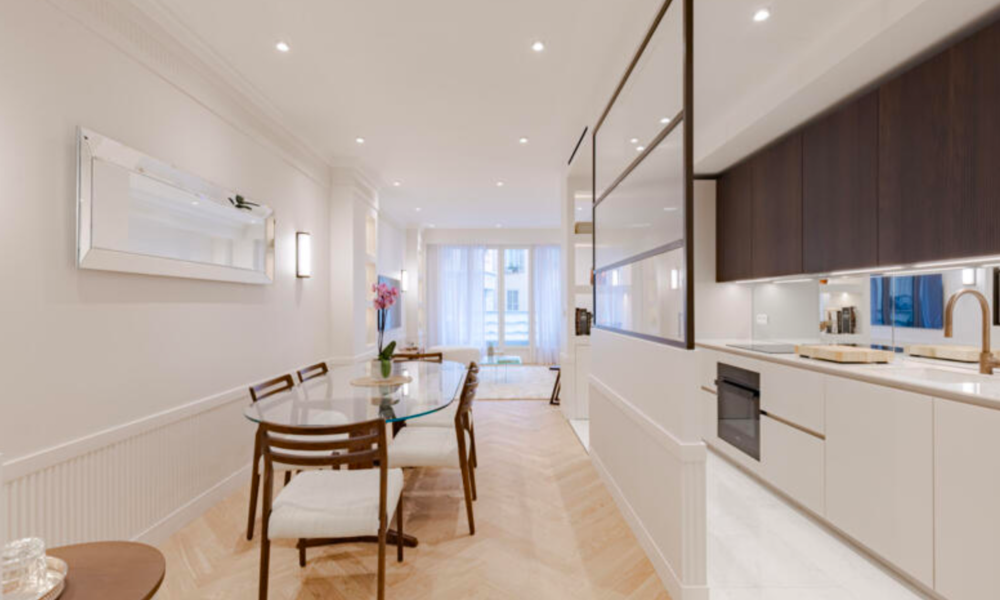 Appartamento con 3 camere da letto lussuosamente ristrutturato - 2/12