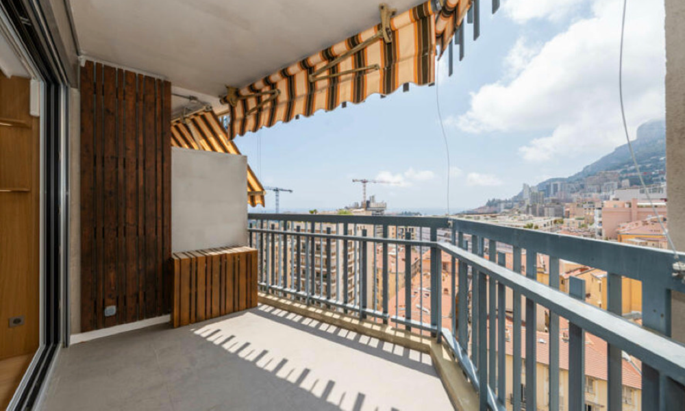 Appartement luxueusement rénové à un étage élevé - 1/16
