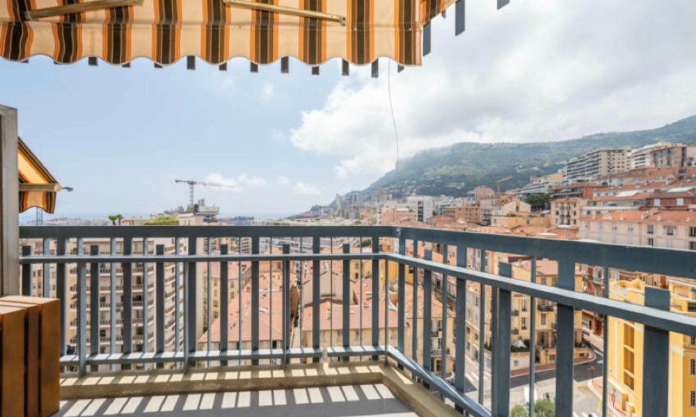 Appartement luxueusement rénové à un étage élevé - 2/16